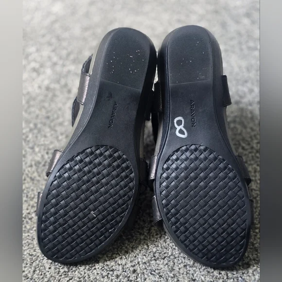 Aravon Rockport Standon T Bar Metallic Size 8 Sandals CH0417 Adjustable - Picture 10 of 11